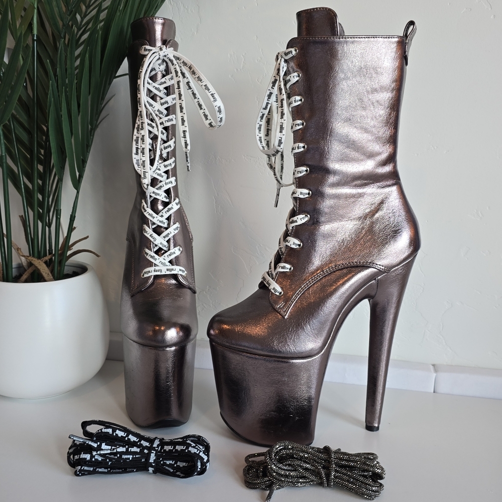 NWOB Hella Heels Silver Metallica Rock Boot 8" Heel Rhinestone Laces Never Worn